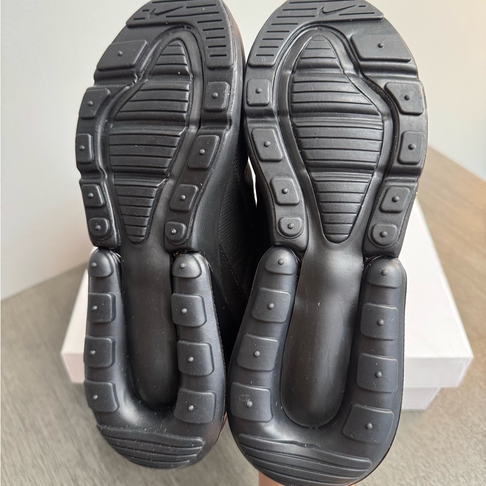 Women’s Nike Air Max 270 - Picture 3 of 5